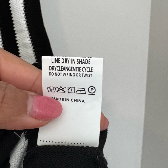 Women’s light knit black white striped sweater vest size Large - Picture 5 of 6